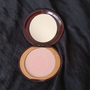 Charlotte Tilbury Cheek to Chic Blush in First Love